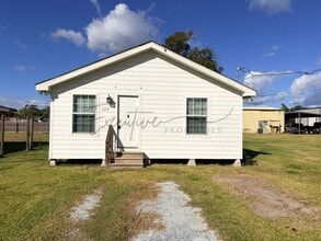 Building Photo - 423 Broussard Ln