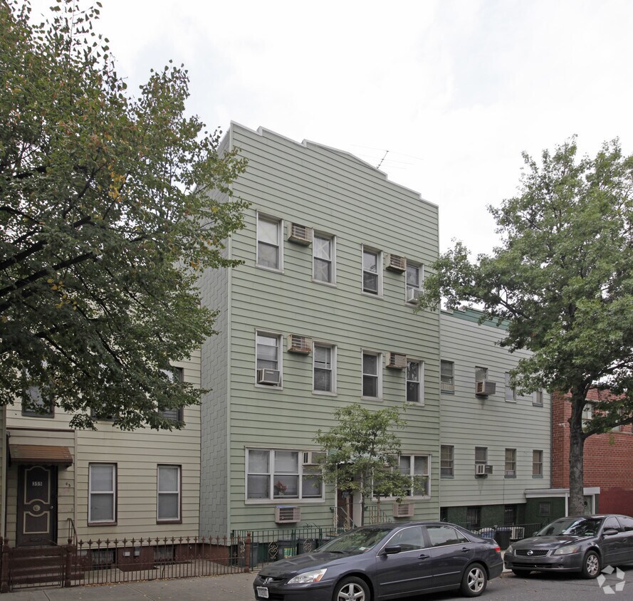 Primary Photo - 357 Leonard St