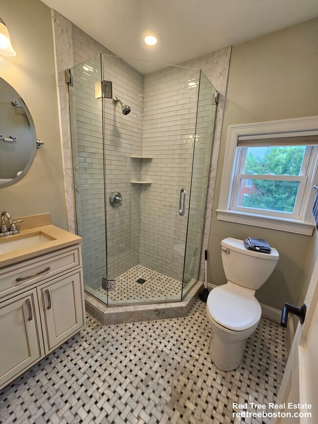 Building Photo - 1880 Beacon St