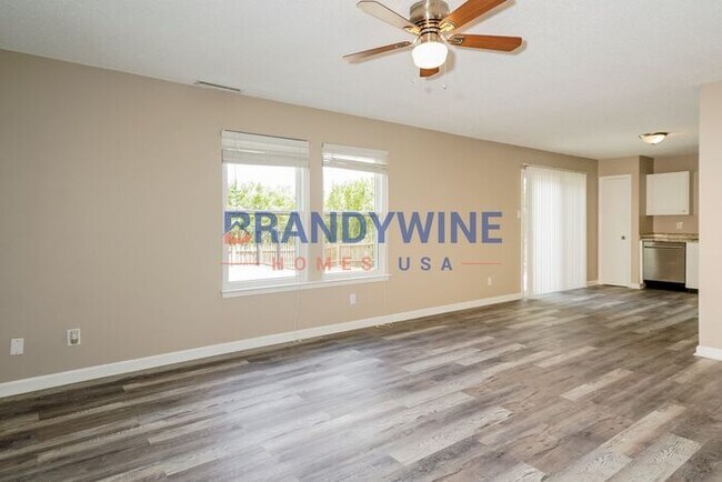 Building Photo - Greenwood 3 bed Fenced Yard - Move In Special