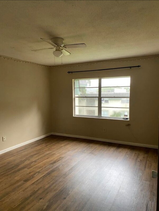 Building Photo - 2325 W Pensacola St