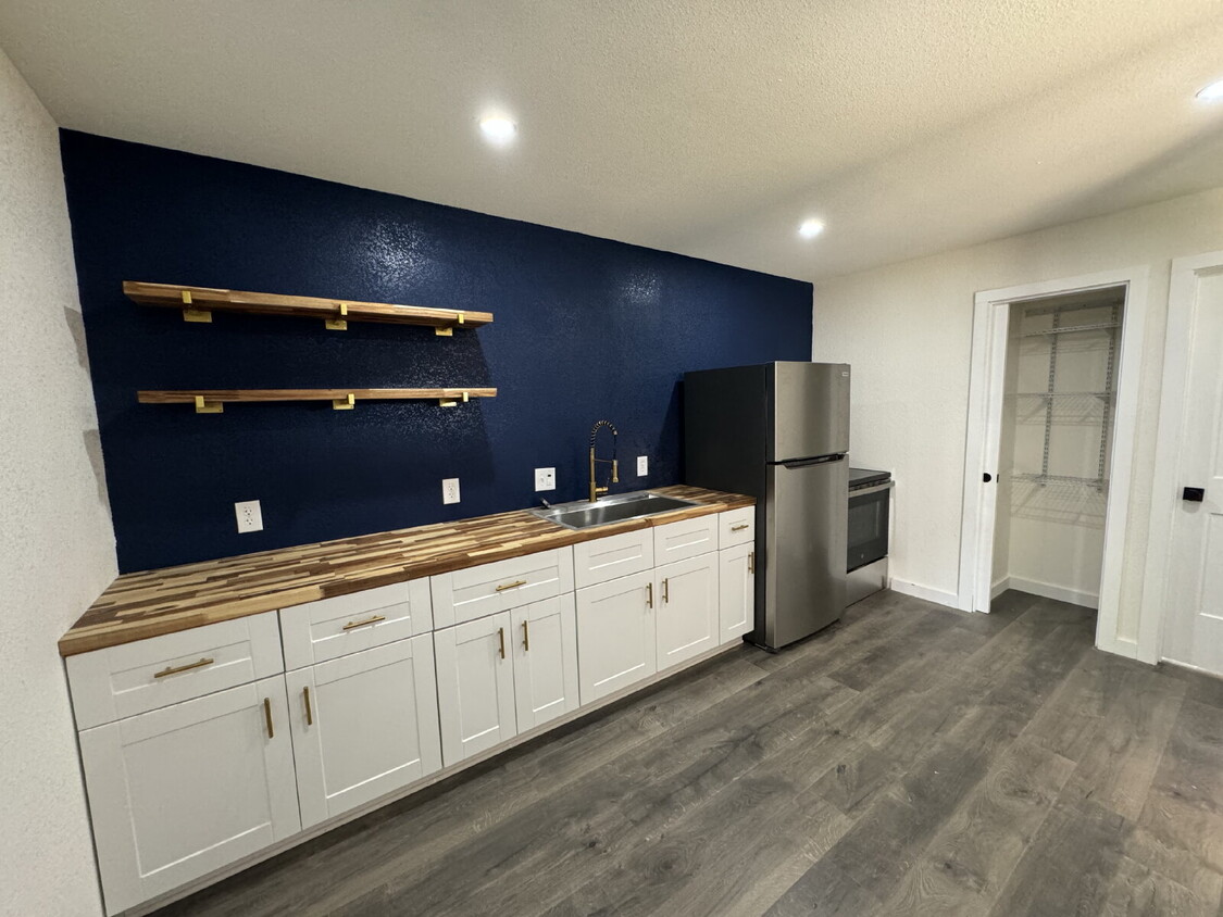 Primary Photo - 2/2 Updated house!!
