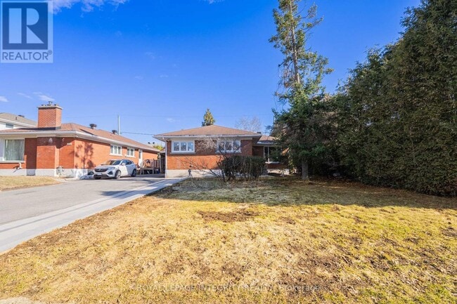 Building Photo - 1746 Gage Crescent