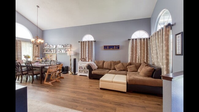 Building Photo - 23903 Creekwood Dr