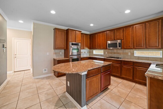 Building Photo - Gorgeous 4 Bed/ 3Bath house for rent! Avai...