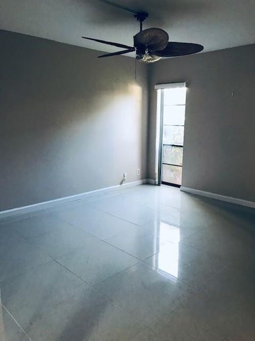 Foto del edificio - 9715 N New River Canal Rd