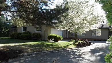 Building Photo - 2816 NE Lapoint Ct