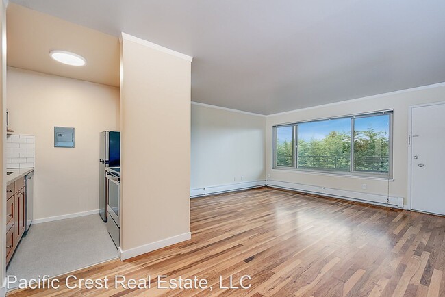 Building Photo - 831 W Nickerson St