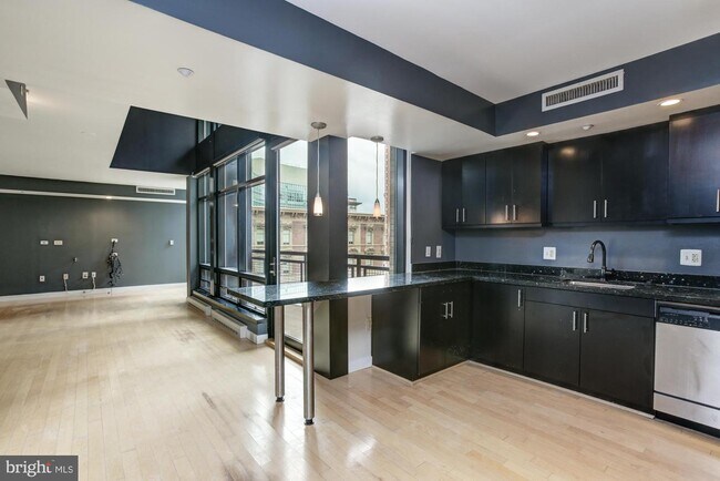 Building Photo - 912 F St NW