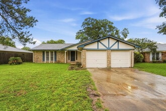 Building Photo - 423 Pickford Dr