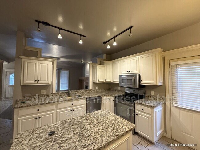 Photo - 14001 Arapaho Rd House