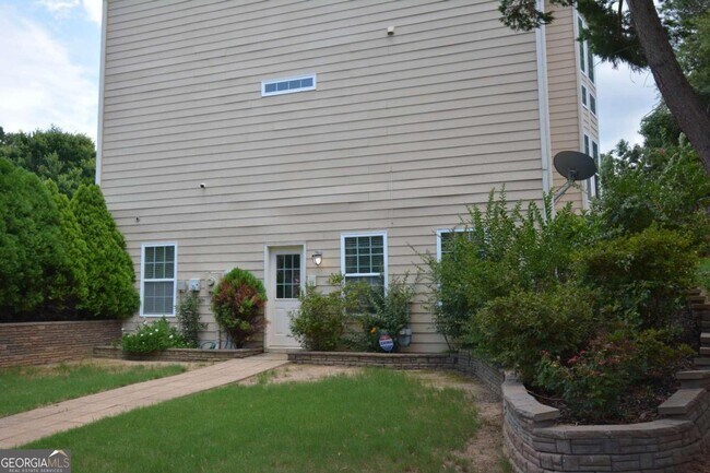 Foto del edificio - 618 Tradwell Pl NE