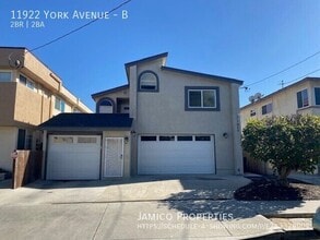 Building Photo - 11922 York Ave