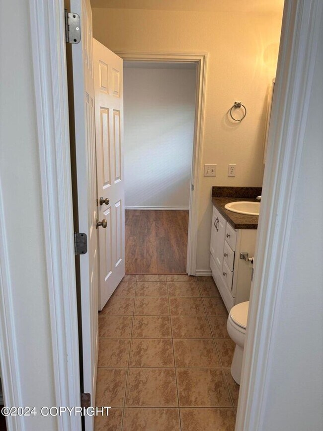 Building Photo - 3 Bed/2 Bath Midtown Townhome!