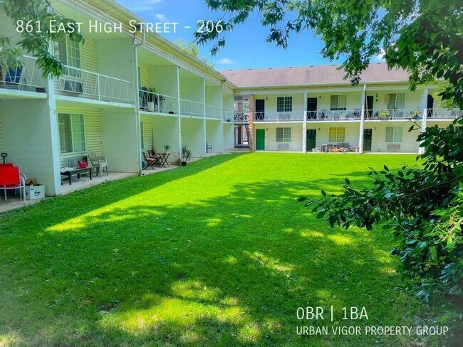 Foto del edificio - 861 E High St