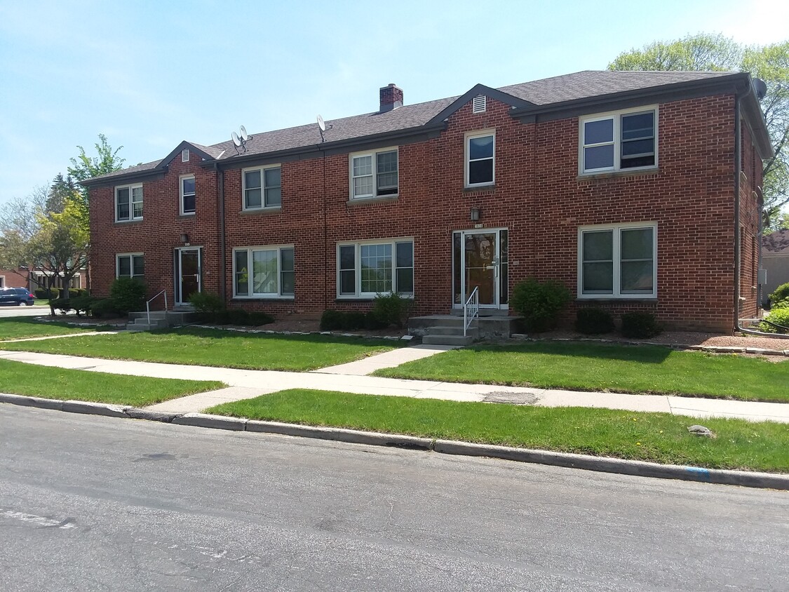 Primary Photo - 3030 - 3036 N 70th St