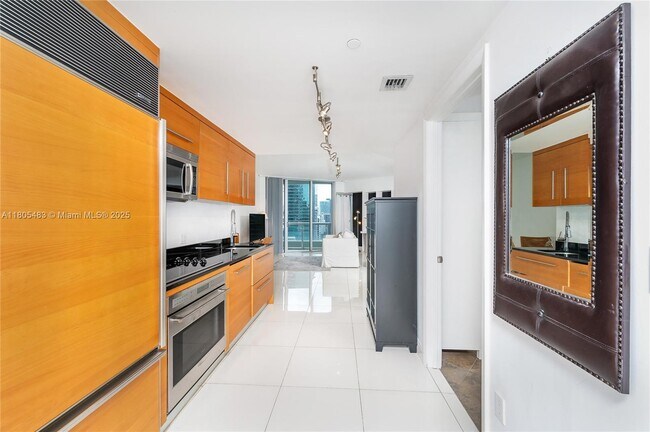 Foto del edificio - 475 Brickell Ave
