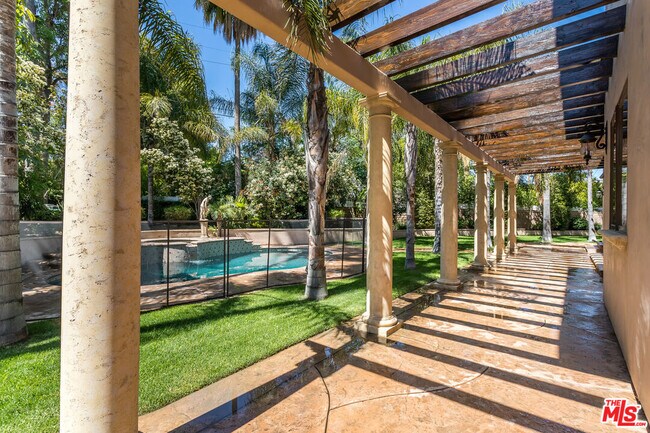 Foto del edificio - 5427 Genesta Ave