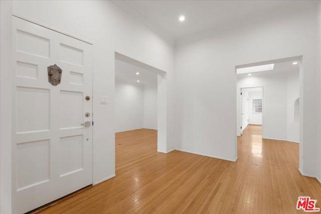 Building Photo - 205 S Reeves Dr