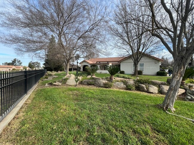 Building Photo - Madera Ranchos home located near Liberty H...