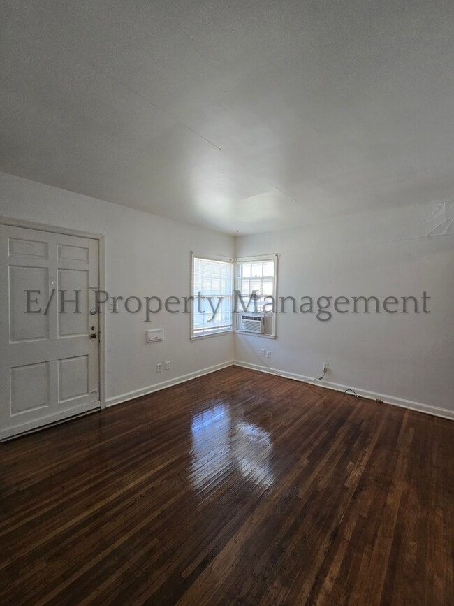 Building Photo - 530 S Glendale St