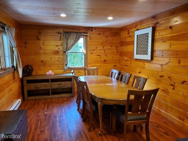 Foto del edificio - 5 br, 2 bath House - 111 Spring St