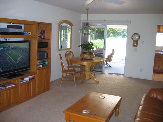 Foto del edificio - 4564 Beverly Glen Dr