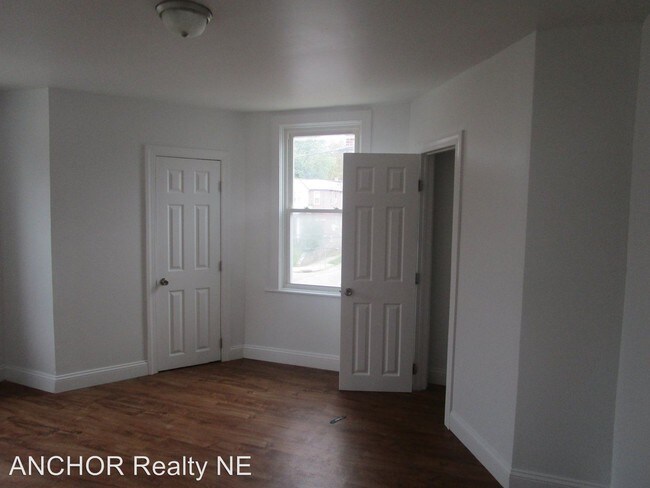 Building Photo - 3 br, 1.5 bath House - 1201 E. Stafford St
