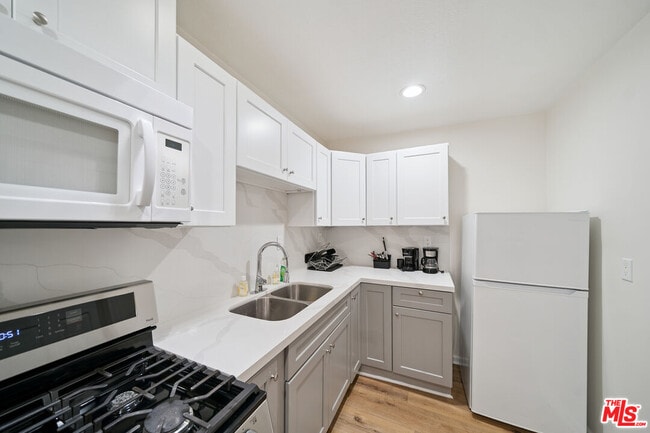 Foto del edificio - 1163 W 38th St