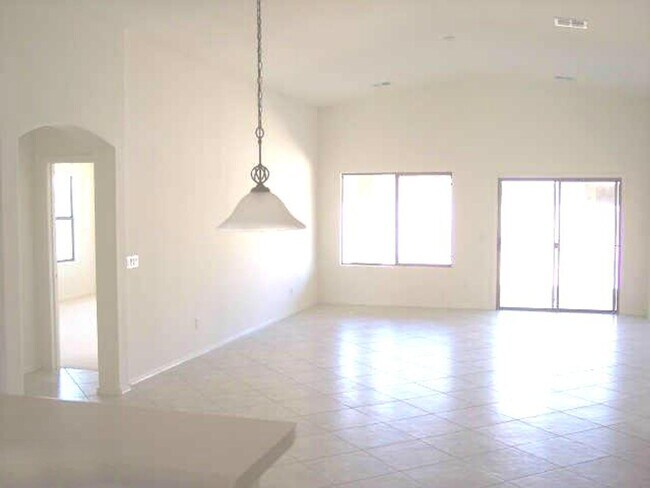 Building Photo - Maricopa Meadows