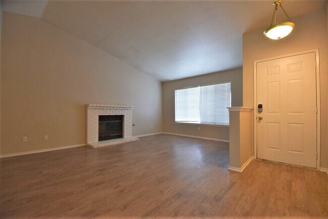 Building Photo - 43941 Maria Cir