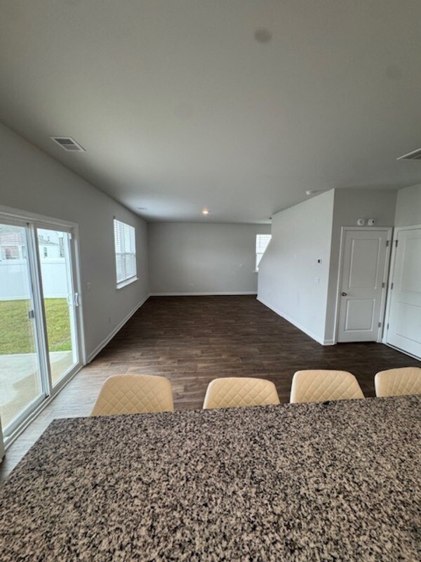 Foto del edificio - 204 Wild Strawberry Ln