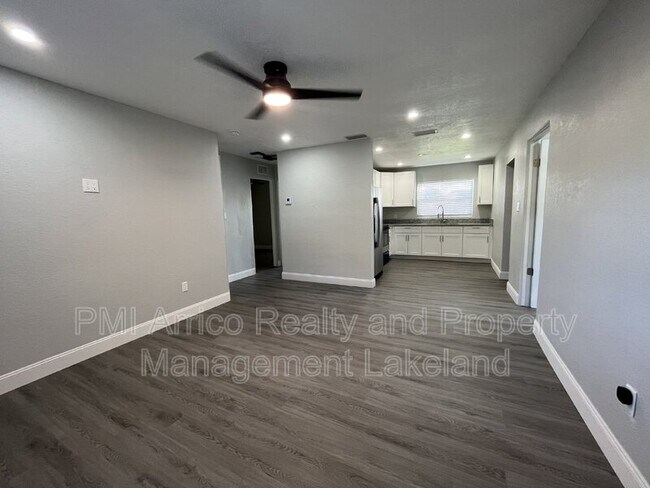 Foto del edificio - 1717 Bush Avenue