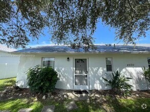 Building Photo - 4600 SW 9th Pl