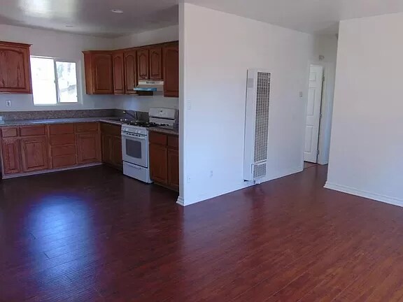 Building Photo - 1829 W 49th St