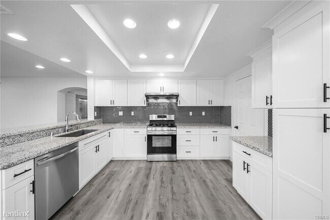 Building Photo - 5 br, 4 bath House - 333 Deerfield Dr
