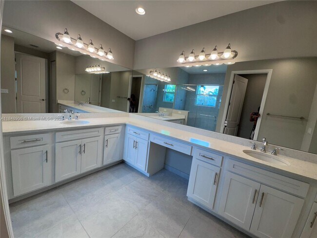 Building Photo - 12780 SW Clear Water Way