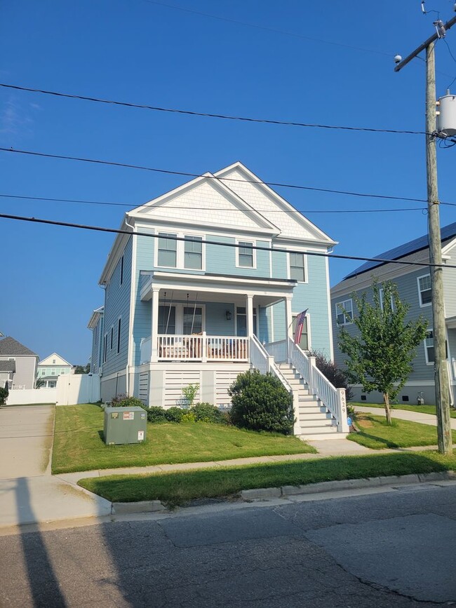 Building Photo - 9629 7th Bay St