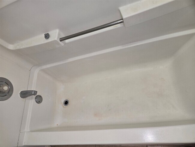 Foto del edificio - 938 Birnham Woods Blvd