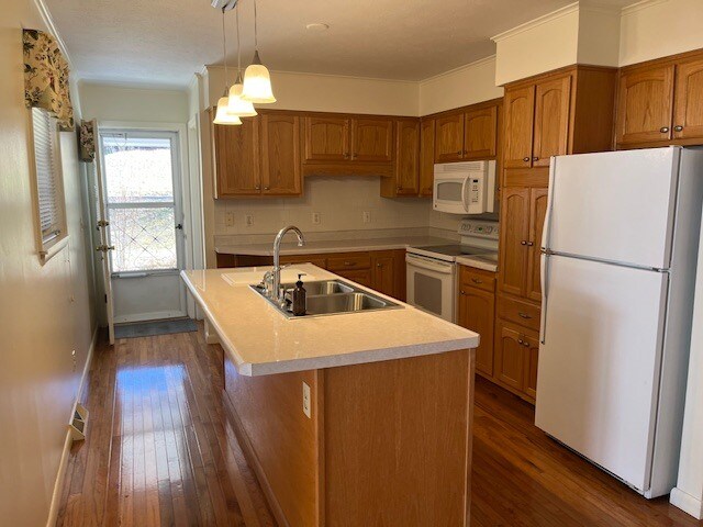 Building Photo - 8 Oakland St