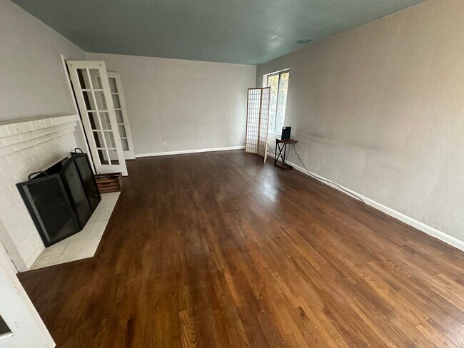 Foto del edificio - MIDTOWN 3 Bdrm House, All Appliances incl ...