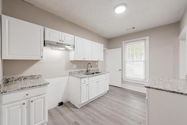 Building Photo - $500 off first month or Amazon Gift Card b...