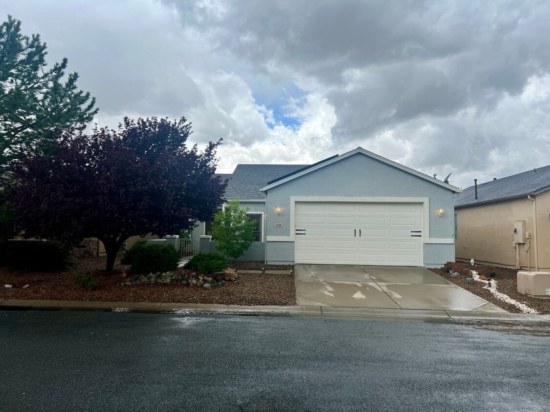 Primary Photo - Gorgeous home in Viewpoint!