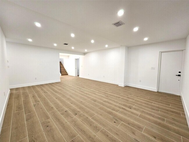 Building Photo - 1561 SW 23rd Ave
