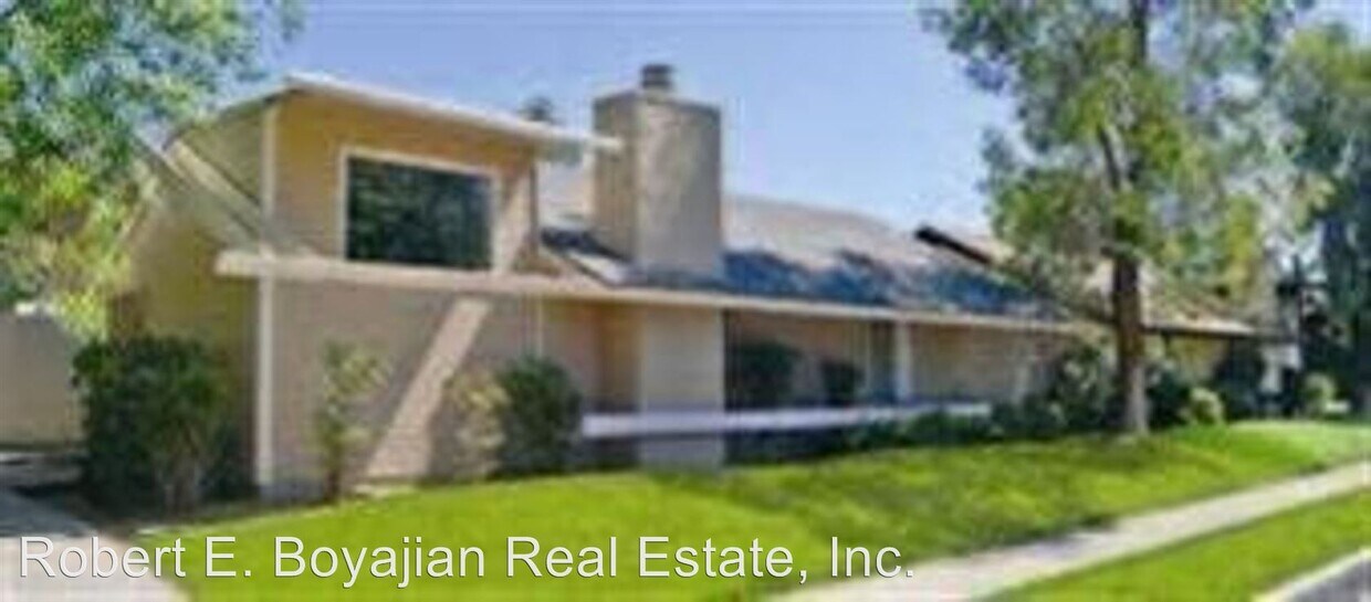 Primary Photo - 370 E El Paso Ave