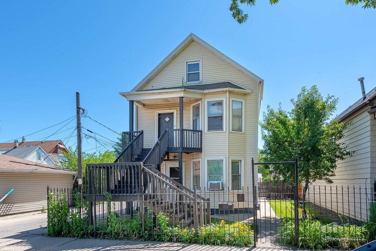 Foto principal - 5015 S Rockwell St
