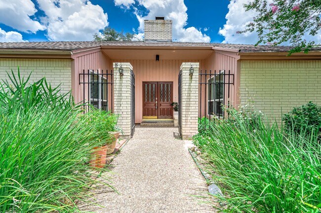 Foto del edificio - 12302 Piping Rock Dr