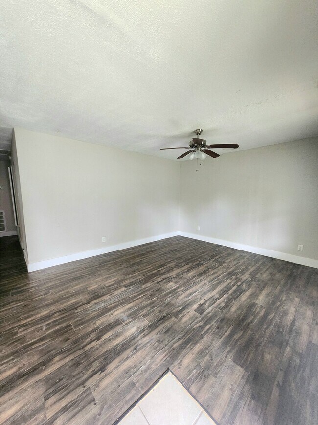 Building Photo - 9110 Kentshire Dr