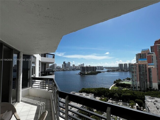 Foto del edificio - 3400 NE 192 St