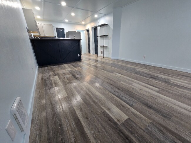 Foto del edificio - 1130 E 2nd St